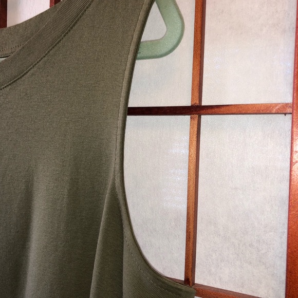 Solid Color Tank - Picture 3 of 8